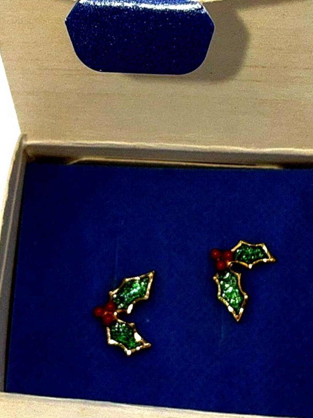Avon Holly Berry Stud Earrings w/ Box – Christmas Holiday Jewelry